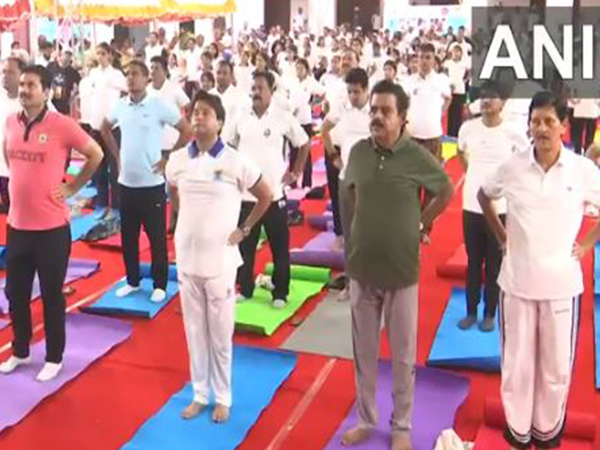 Union Minister Jyotiraditya Scindia perform yoga in Madhya Pradesh’s Indore (Photo/ANI)