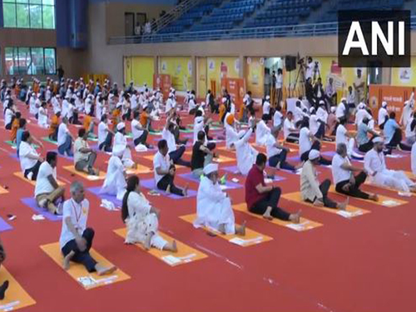 Maharashtra CM performs Yoga at Savitribai Phule Pune University campus in Pune (Photo/ANI)