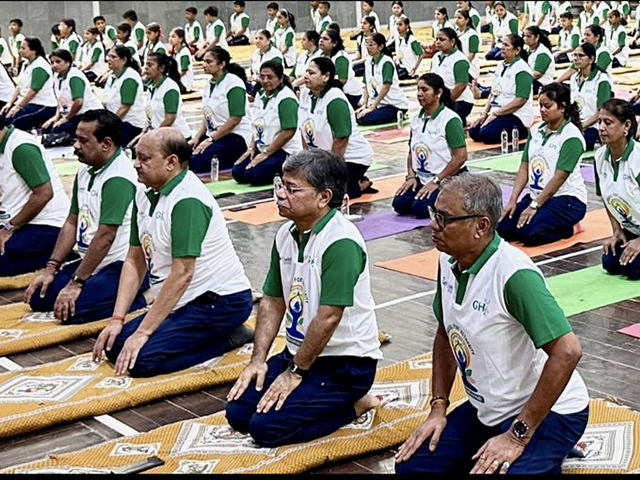 Deendayal Port Authority Chairman Sushil Kumar Singh leads yoga session held in Kutch (Source-DPA Kandla) 
