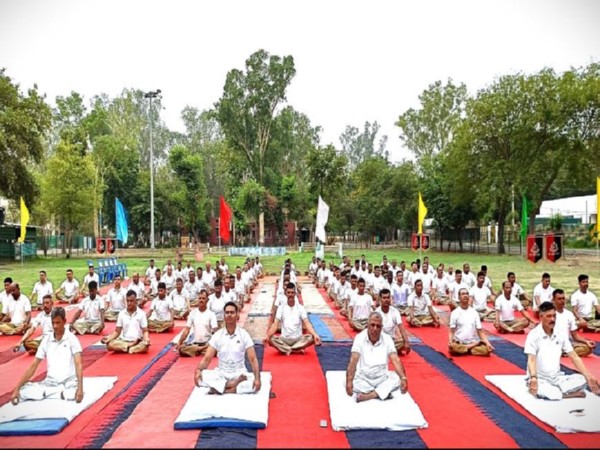 BSF troops perfom Yoga on International Day of Yoga (Photo/BSF)