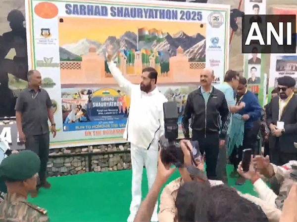  Deputy Chief Minister Eknath Shinde flags off marathon (Photo/ANI)