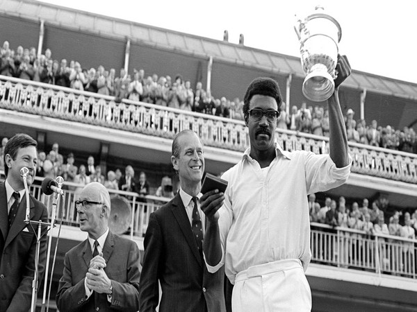 Clive Lloyd lifting 1975 ICC World Cup trophy for West Indies (Image: ICC CWC Twitter)