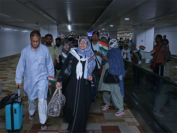 285 more Indian nationals return from Iran(Photo/@MEAIndia)