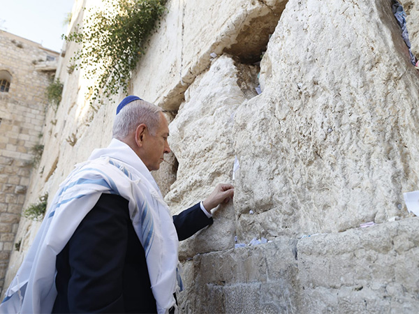 Israeli PM Netanyahu places note at Western Wall quoting scripture (File Image: X @IsraeliPM)
