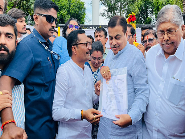 Union Minister Nitin Gadkari at Shaniwarwada during brief inspection of proposed Pune tunnel project(Photo/Pune BJP)