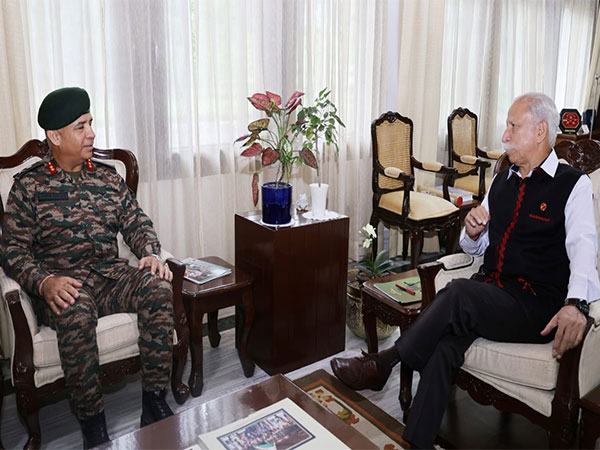 Major General Vivek Bakshi, GOC 56 Infantry Division, and Arunachal Pradesh Governor Lt General KT Parnaik (Retd) (Photo/RajBhavan, Itanagar)