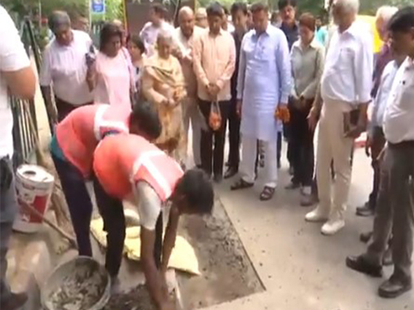 Potholes being filled in Saket's Press Enclave area (Photo/ANI)