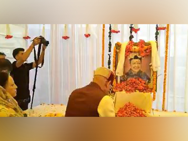 Himachal Pradesh Governor Shiv Pratap Shukla attends tribute ceremony on fourth death anniversary of former CM Virbhadra Singh (Photo/X @RajBhavanHP) 