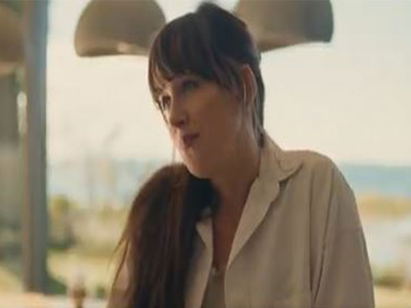 Dakota Johnson in 'Splitsville' trailer (Image source/X/ @neonrated)