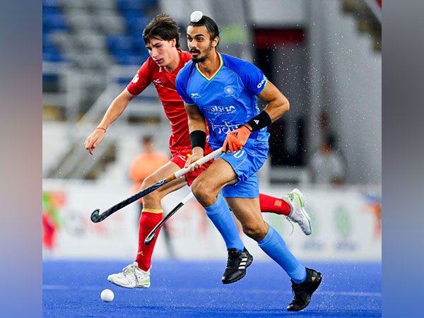 India's Araijeet Singh Hundal in action against Spain junior hockey team during 4 Nations Tournament (Image: HI)
