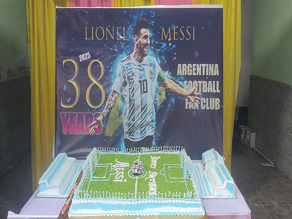 Birth cake ordered by Lionel Messi fans in Kolkata (Photo: ANI) 