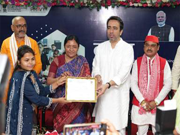 Union MoS Savitri Thakur and Union Minister Jayant Chaudhary (Photo/PIB)