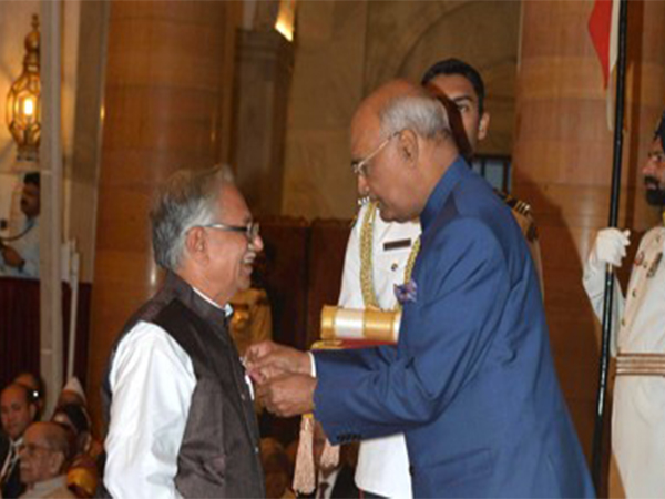 Kannada writer and former MLC Dodda Rangegowda (Photo/@rashtrapatibhvn)
