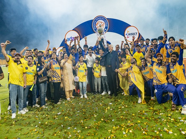 Bhopal Leopards lifting Madhya Pradesh League 2025 trophy (Image: MPL)