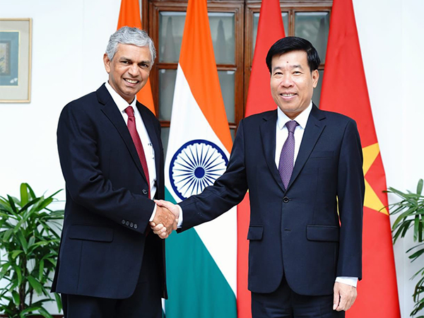 MEA Secretary (East) P Kumaran and Deputy Foreign Minister of Vietnam Nguyen Manh Cuong (Photo/MEA)