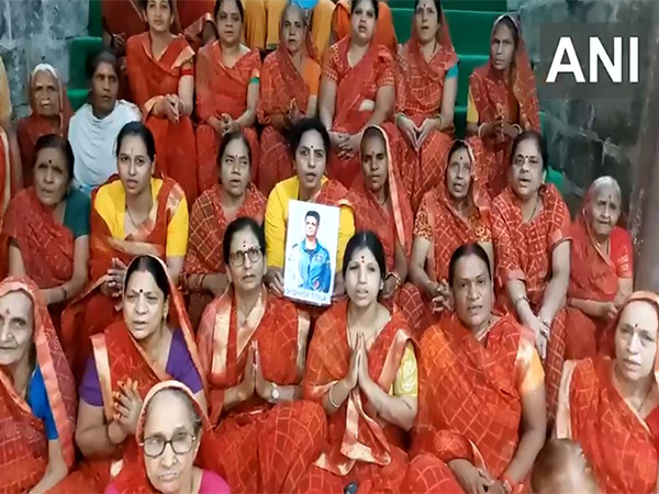 Devotees offer prayers at Mahakaleshwar Temple for Group Captain Shubhanshu Shukla (Photo/ANI)