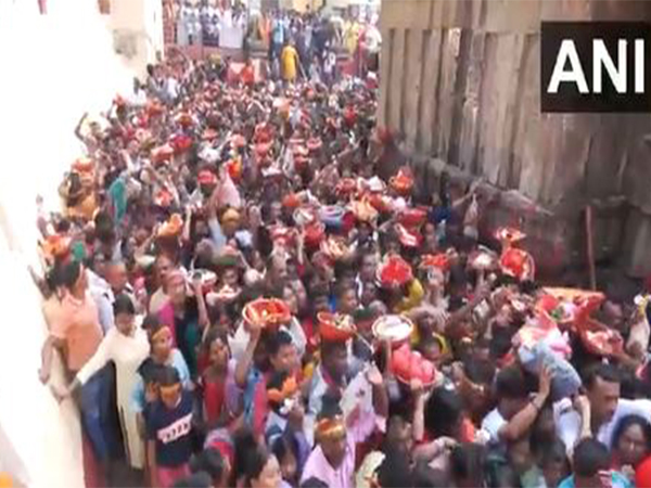 Devotees in large numbers visit Maa Kamakhya temple after main door of the temple opened following Nivriti of Ambubachi Mela (Photo/ANI)