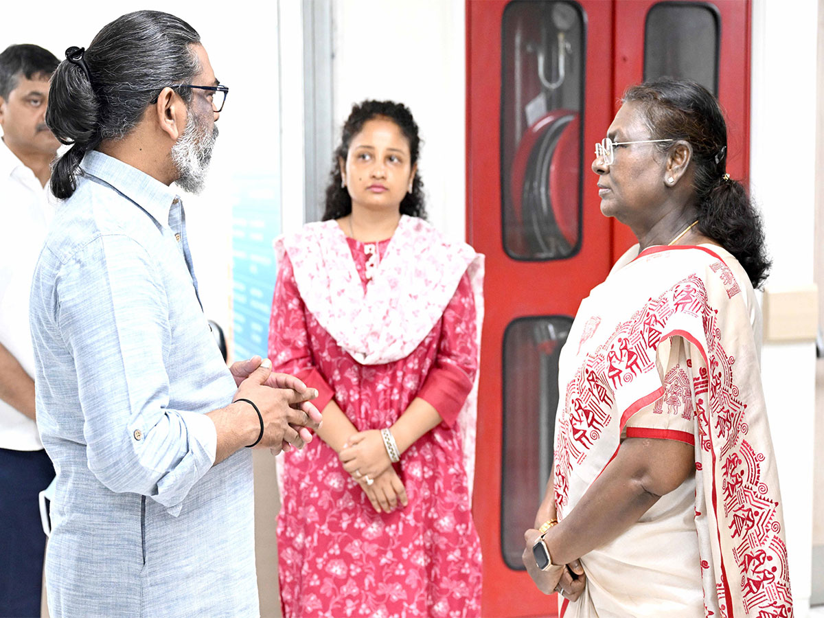 President Droupadi Murmu meets Jharkhand CM Hemant Soren (Photo/ANI)
