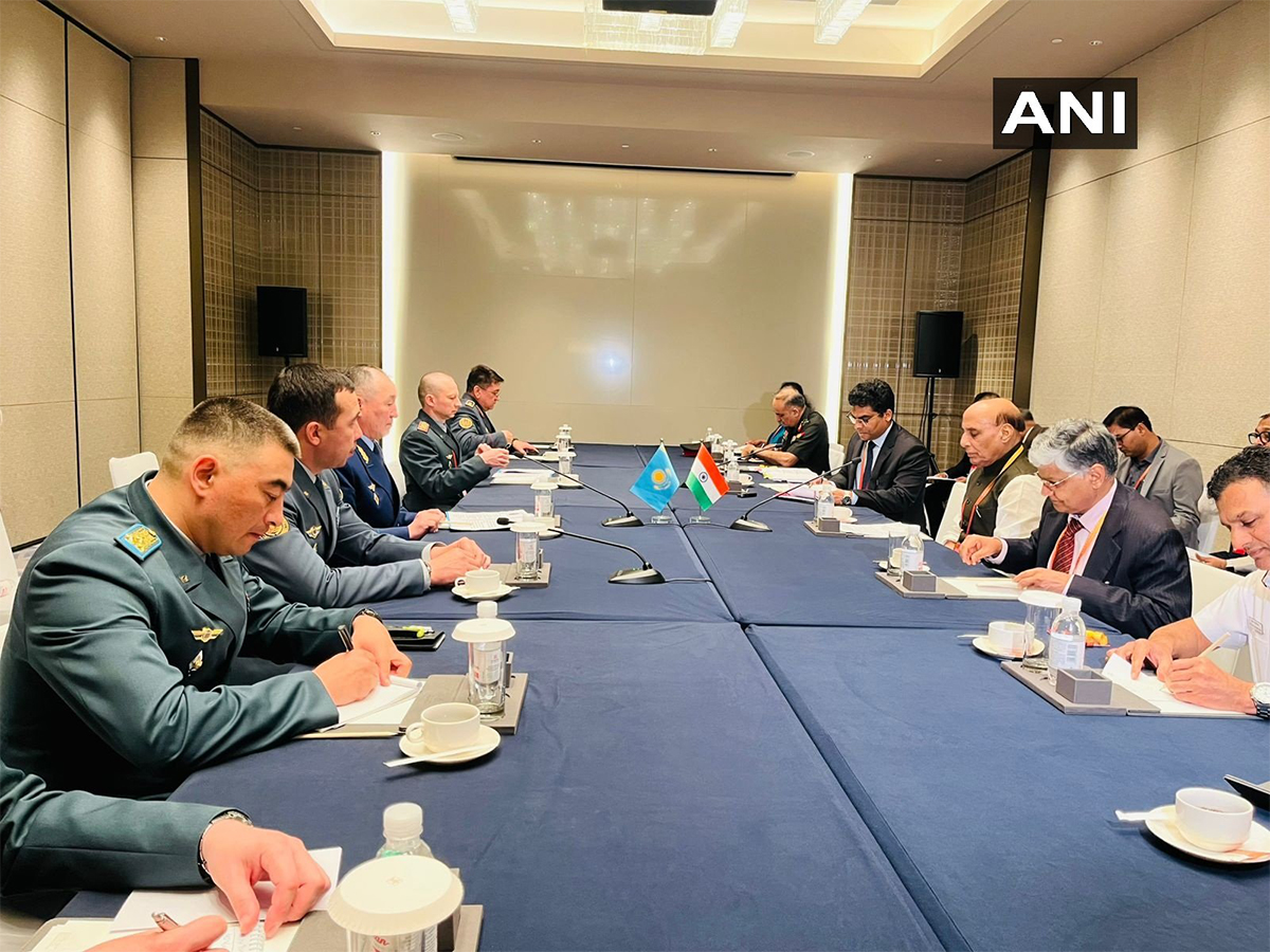  Defence Minister Rajnath Singh met with Kazakhstan's Defence Minister Lieutenant General Dauren Kosanov (Photo/ANI)