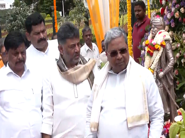 CM Siddaramaiah and Deputy CM DK Shivakumar paid tribute to Nadaprabhu Kempegowda on his birth anniversary in Bengaluru  (Photo/ANI)
