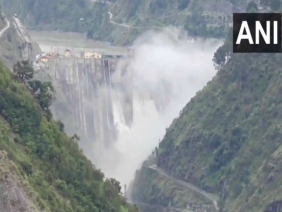 Water level rises in the Chenab River (Photo/ANI)
