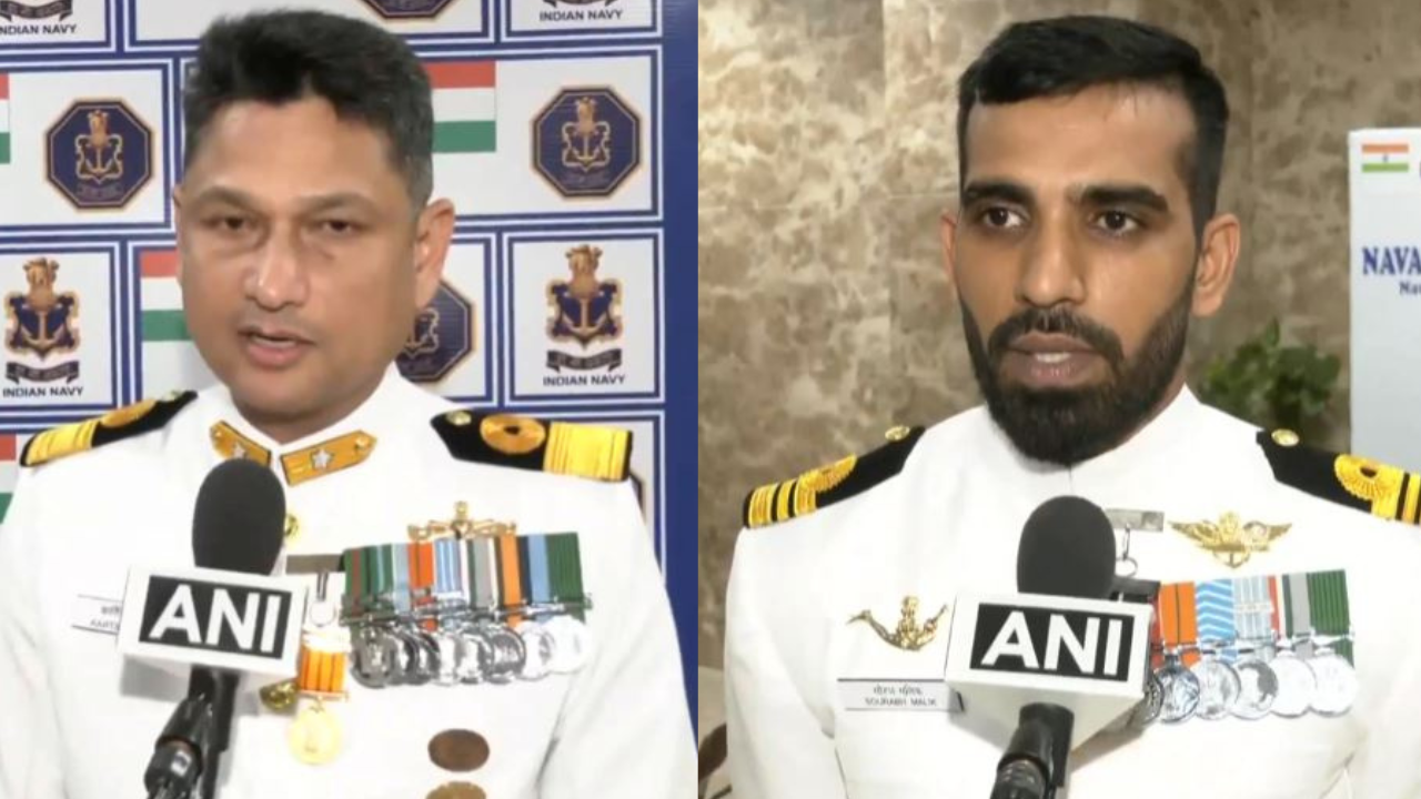 Commodore Kartik Srimal and Lieutenant Commander Saurabh Malik (R) (Photo/ANI)