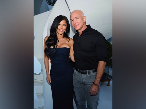 Jeff Bezos and Lauren Sanchez (Image source: Instagram@Jeffbezos)