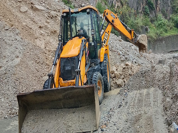 Visuals from the blocked area at  Badrinath-Rishikesh highway (Photo/ANI)