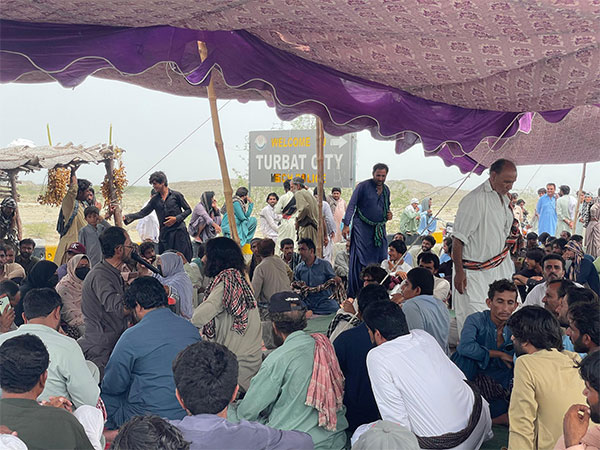 People hold protest against closure of Abdohi Border (Image Credit: X/@BalochYakjehtiC)