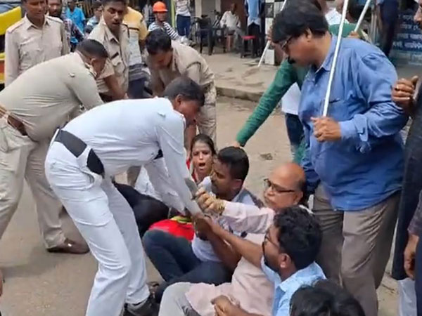 Congress stages sit-in protest in Durgapur. (Photo/ANI)