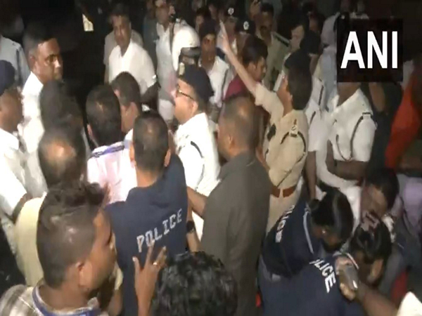 Police arrest BJP leaders protesting at Lalbazar against Law College gangrape (Photo/ANI)