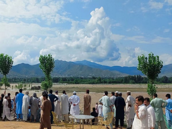 Residents gather, after tourists, who were on a picnic, were swept away by overflowing floodwaters in the Swat River, in Swat Valley in Pakistan (Image/Reuters)