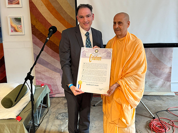 Hindu spiritual leader receives New York City honour at interfaith event (Photo/ANI)