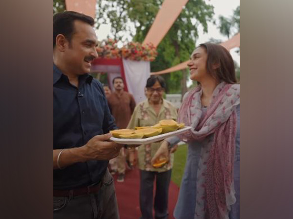 Pankaj Tripathi, Aditi Rao Hydari (Photo/instagram/@aazfilms)