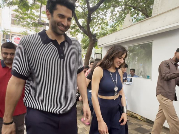  Sara Ali Khan, Aditya Roy Kapur (Photo/ANI)