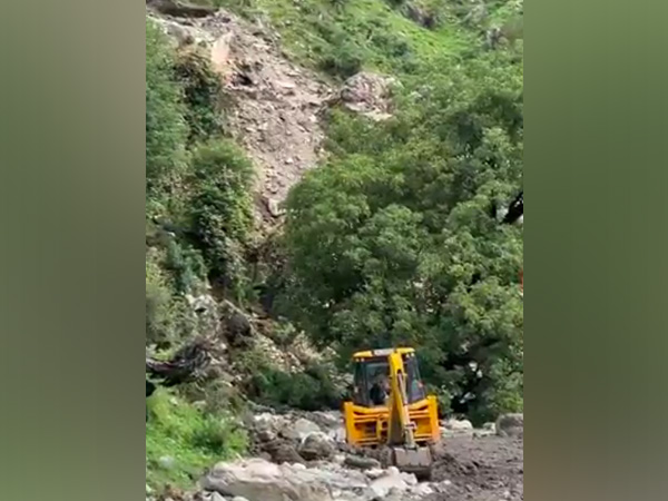 Landslides block Yamunotri Highway (Photo Source: Uttarkashi Police)