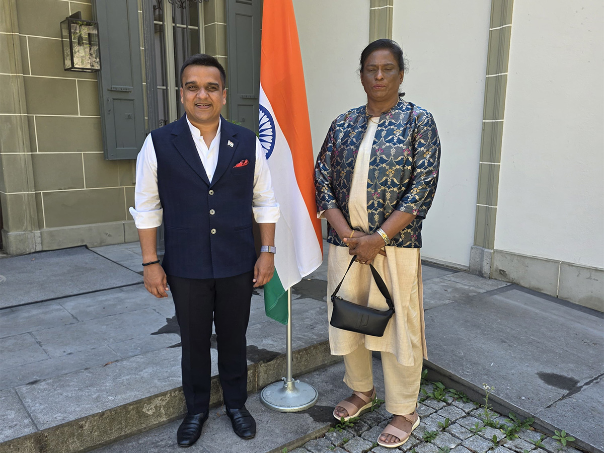 Harsh Sanghvi and PT Usha (Photo: HM office Gujarat)