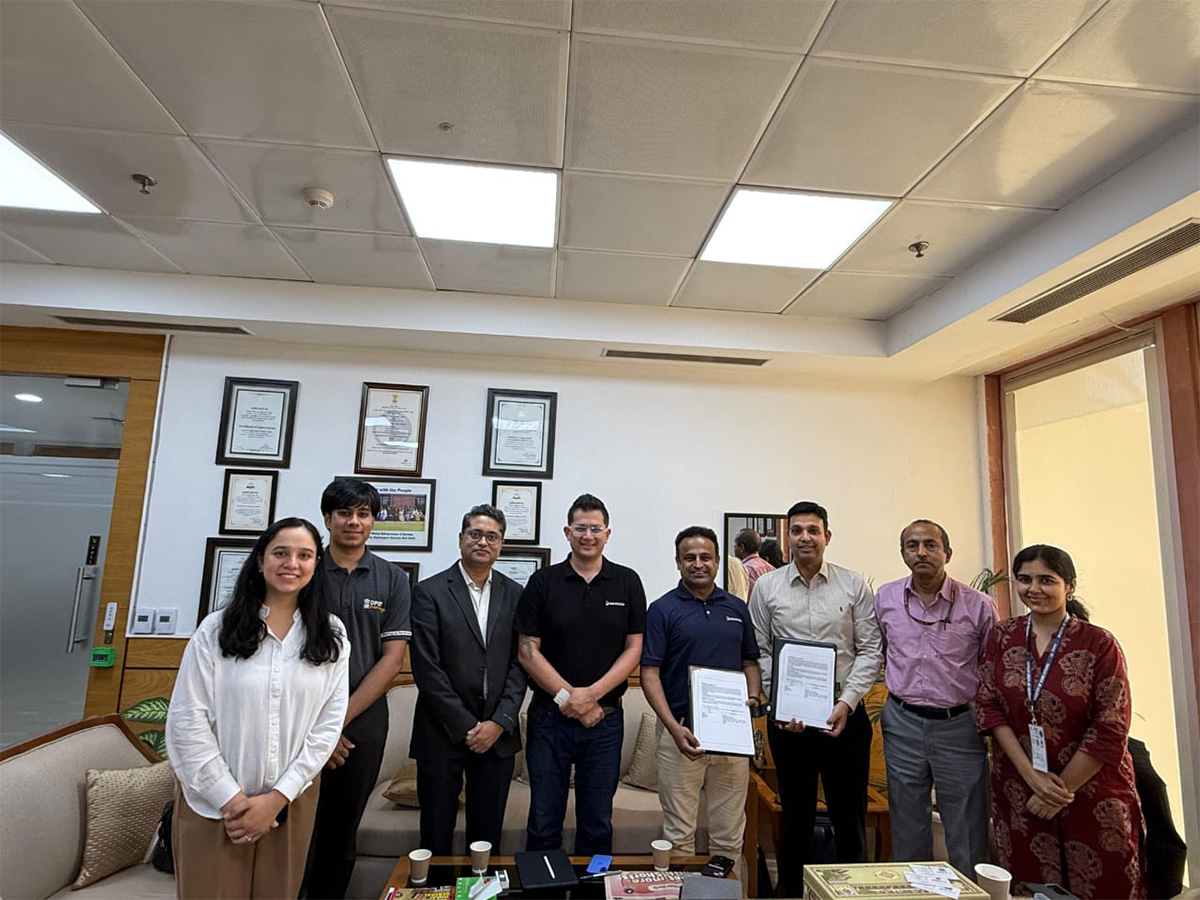 DPIIT Officials Sanjiv Singh (Joint Secretary), Sumeet K. Jarangal, and Surabhi Gupta with Brandworks' Leaders Ishwar Kumhar, and Anindya Sengupta at the DPIIT-Brandworks MoU signing