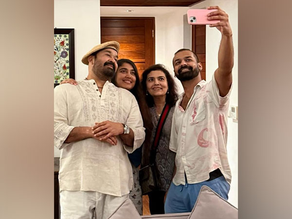 Mohanlal with his family (Image source: X)