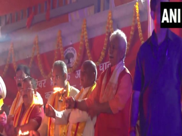 J-K Lt Governor Manoj Sinha participates in special aarti at Jammu Tawi riverfront (Photo/ANI) J-K Lt Governor Manoj Sinha participates in special aarti at Jammu Tawi riverfront (Photo/ANI)
