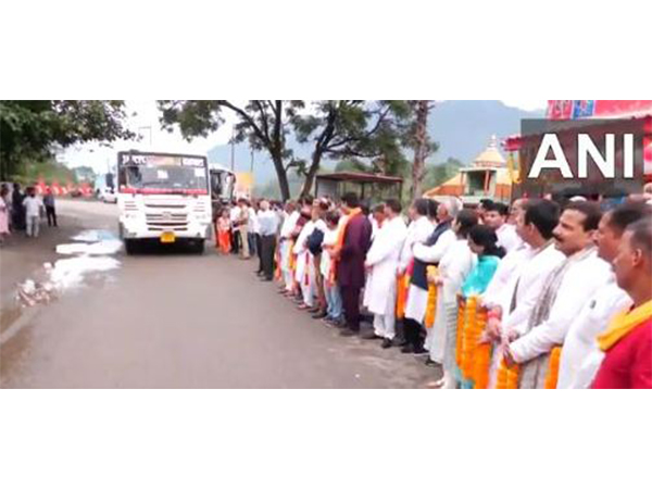 First batch of Amarnath Yatra being flagged off (Photo/ANI)