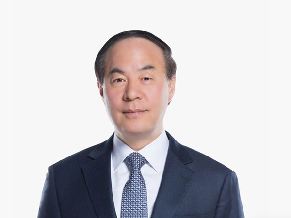 Dr. Young Hyun Jun, Vice Chairman & CEO, Samsung Electronics (Photo: https://semiconductor.samsung.com/about-us/executive/)