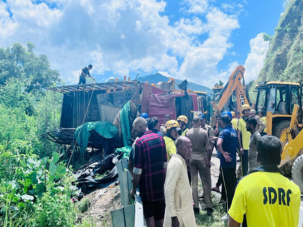 SDRF team conducting rescue operation after truck accident in Uttarakhand's Tehri Garhwal (Photo/ANI) 