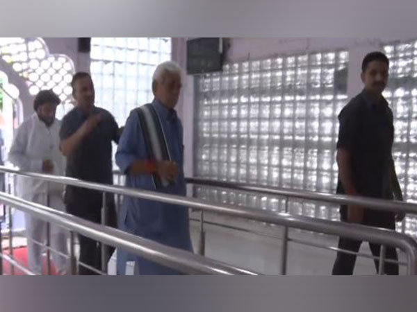 J-K LG Manoj Sinha at Daati Maa Dev Sthan (Photo: Office of LG J&K/X)