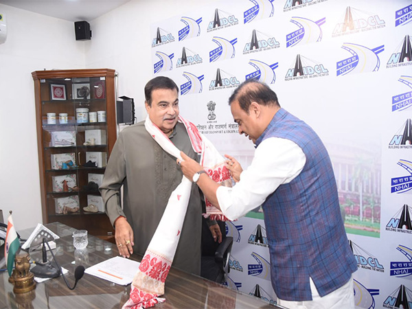 Union Minister Nitin Gadkari and Assam CM Himanta Biswa Sarma (Photo/ANI)