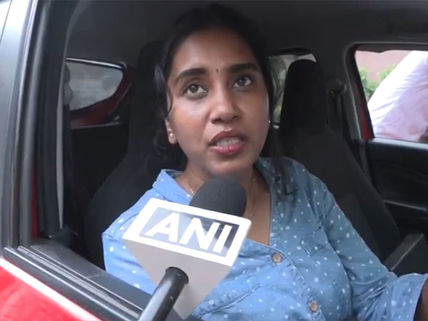 Vehicle owners in Delhi react to CAQM's fuel ban on end-of-life vehicles (Photo/ANI) 