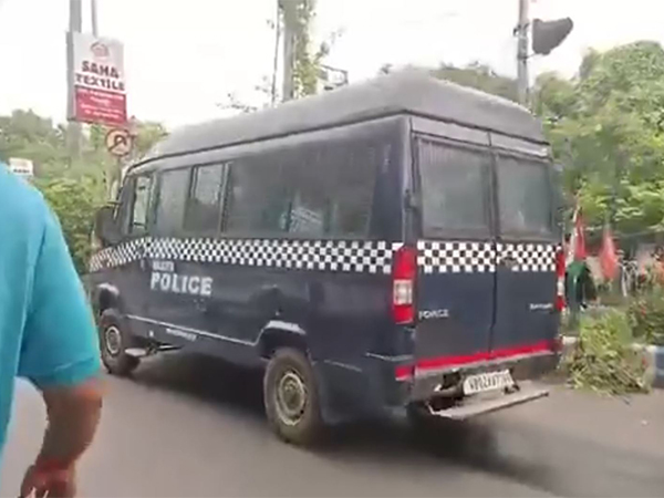 West Bengal Police brings arrested in Kolkata gangrape case for reconstruction of crime scene (Photo/ANI) West Bengal Police brings arrested in Kolkata gangrape case for reconstruction of crime scene (Photo/ANI)