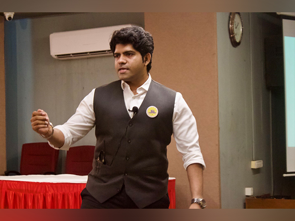 Hons (Dr) Saurabh Kaushik Leads Seminar on Hons (Dr) Saurabh Kaushik Leads Seminar on