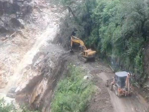  Yamunotri Highway restoration (Photo: district Information Officer)