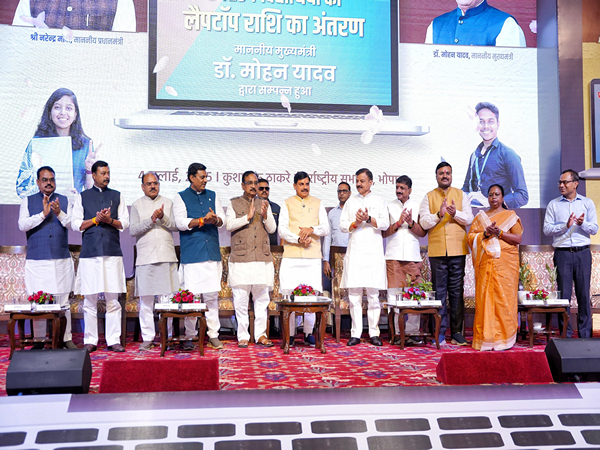 MP CM Mohan Yadav transferring the Laptop grants (Photo/X @DrMohanYadav51)
